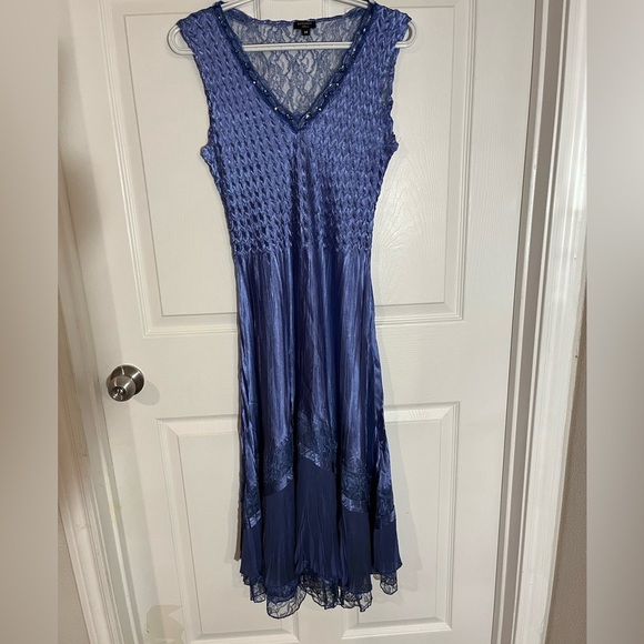 KOMAROV Beaded Charmeuse & Chiffon Tiered Dress Size M - Picture 3 of 10